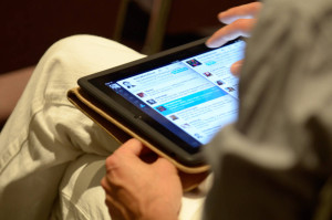 Tablet_iPad_Social_uomo