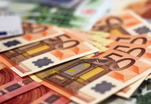 Euro soldi cartamoneta finanziamento