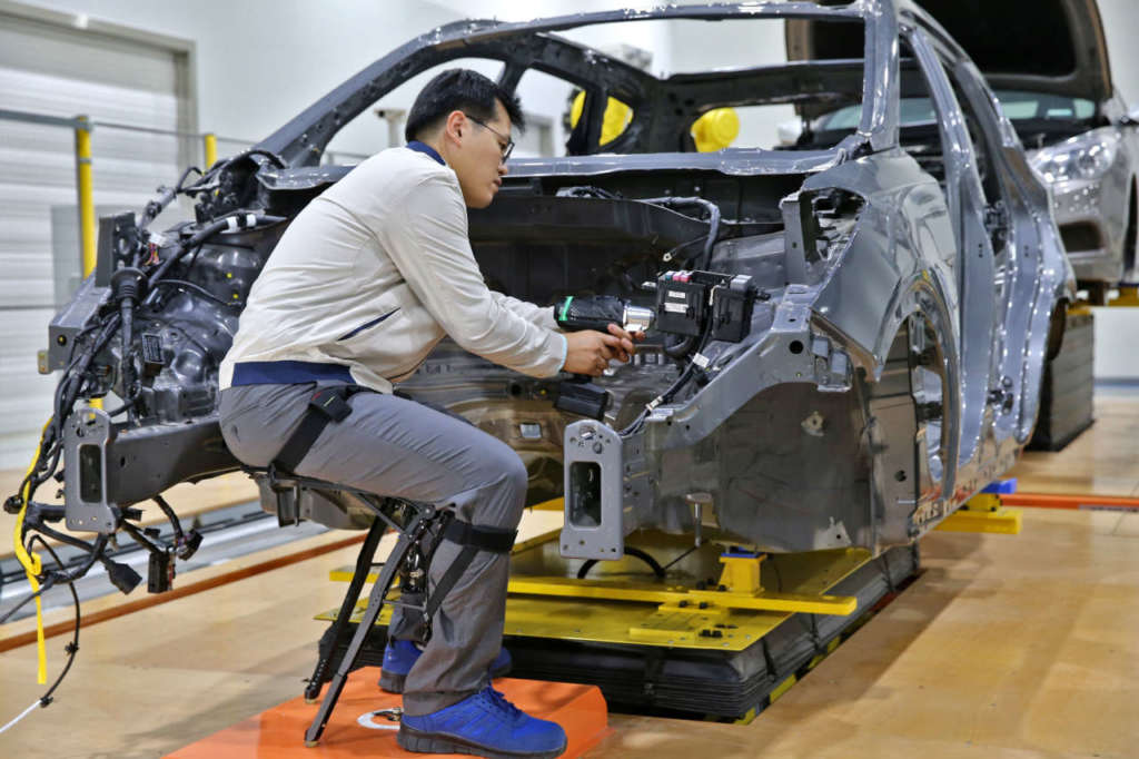 Hyundai Motor Group robot industriali indossabili